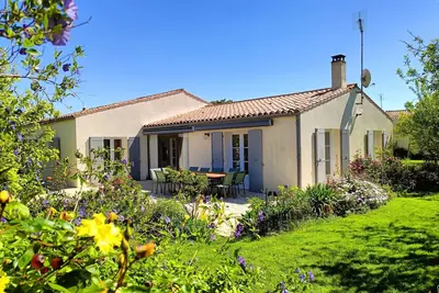 Image de Villa 12 personnes, grand jardin, 8 min à pied de la plage, Saint-Martin-de-Ré