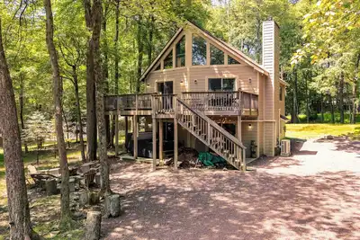 Image de Getaway Chalet by AvantStay | Hot Tub, Game Room, & Fire Pit!