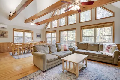 Image de Woodland Oasis by AvantStay | Hot Tub, Firepit, Walk to Lake