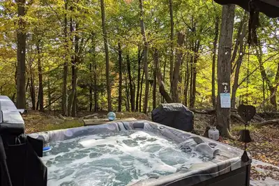 Image de Harmony Cottage by AvantStay | Lake Access, Hot Tub, Fire Pit, & Game Room