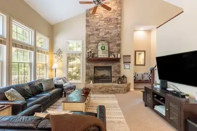 Image de Highland Hideaway by AvantStay | Poconos Retreat w Game Room + 3 min to Skiing!