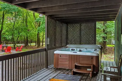 Image de Moose Tracks by AvantStay | Hot Tub, Game Room, Deck, Firepit