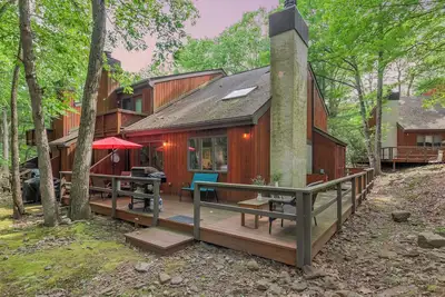 Image de Boulder Pointe by AvantStay | Deck & Forest Views, Boulder Lake Club Passes