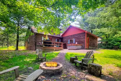 Image de Hickory Cabin by AvantStay | Firepit, Game Room, Great Location