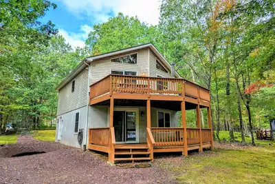 Image de The Bear Foot Lodge by AvantStay | Game Room, Deck, Beach/Lake Access