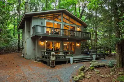 Image de The Four Seasonal by AvantStay | Hot Tub, Spacious Deck & Fire Pit