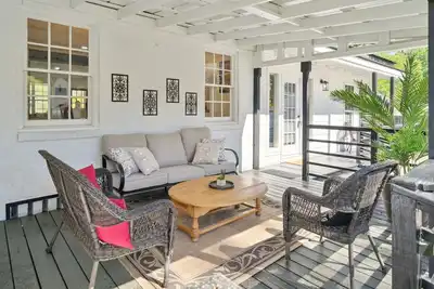 Image de Urban Farmhouse with a Modernism Twist! by RedAwning