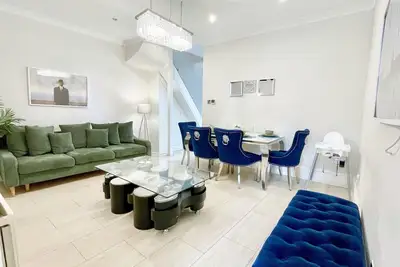 Image de 3 bed home with Free parking & garden - Ilford