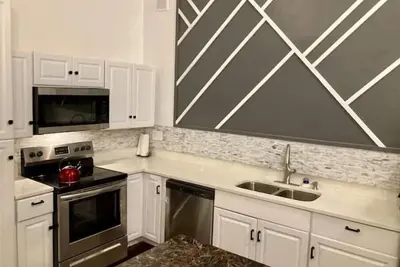 Image de Renovated Peaceful Luxury Walk to Mall Park Publix