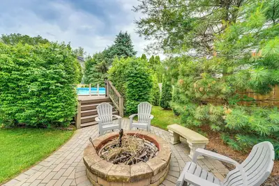 Image de Sterling Heights Getaway w/ Fire Pit!
