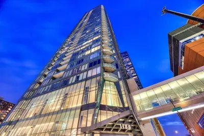 Image de What a view! Downtown Montreal 43rd floor luxury condo with parking