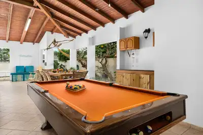 Private Pool! Walk 2 Eagle Beach, Bars, Food, and Restaurants! CasAmigos Aruba