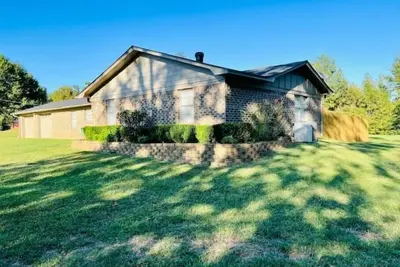 Image de Quiet country living 3/2 in city limits! \n