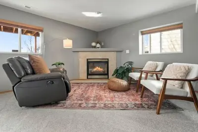Image de The Dwelling Place-\nSpacious•2br•Fireplace•Big Tv•Private Lower Level•Two Parks