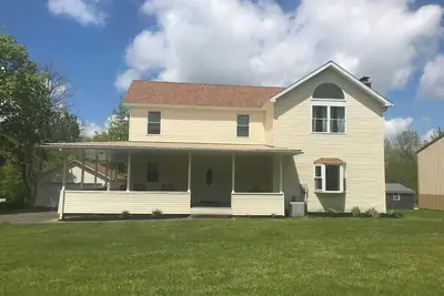 Image de Large Country home near Lake Erie, fishing, beaches, skiing, golf & more.