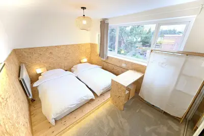 Image de Stylish home in Warwick with piano. Free parking! Ev charger available