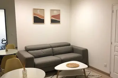 Studio rénové proche Paris18 minutes de la gare St Lazare