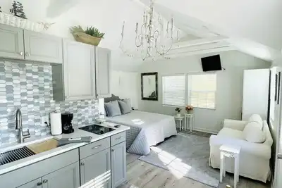 Image de Dreamy Guest house on our 8 acre property!
