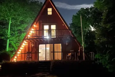 Image de A- frame on 5 acres 5 mins from large lake.