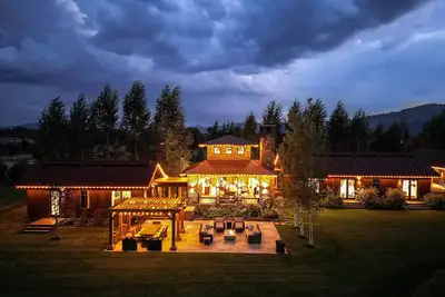 Image de Rmr: Teton Manor w/ Outdoor Oasis, Views & Pond in Wilson, Wy
