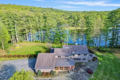 Image de Spacious Lakefront Hideaway with Hot Tub & Kayaks