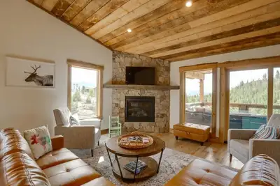 Image de Luxe Cabin w/Hot Tub & Mtn Views