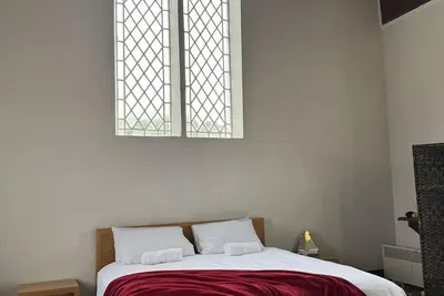 Image de 1897 Former Anglican Church with an amazing fireplace, cosy open plan living