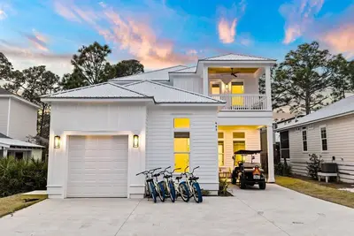Image de Juan Fine Day | Sleeps 18 | Heated Pool + Golf Cart | Exclusive Bonfires