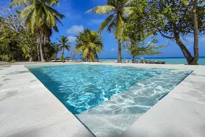 Image de Villa Privée 200m² sur Lagon, vue mer 180° + Piscine + Rivière, 100% climatisée