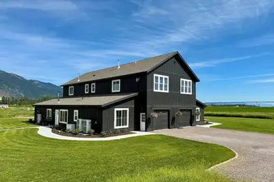Image de New & luxurious! Mountain View Retreat @ the Big Black Barn-near Gnp & Wfish, Ac