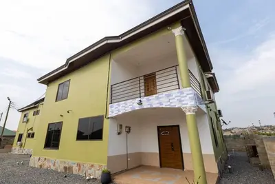 Image de Lovely 5-Bed House Getaway Duplex in Accra