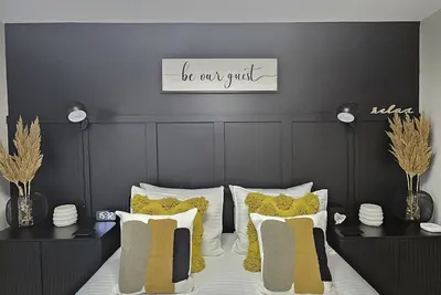 Image de Newly Renovated! Bungalow Retreat 5 minutes from Theme Park and Beach