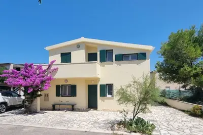 Image de Appartement de deux chambres avec la terrasse et la vue sur le mer Vir (A-22958-a)