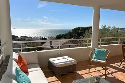 Image de Appartement vue mer grande terrasse face à la baie Sanary-Embiez pour 6