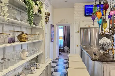 Image de One of a kind home with Nyc views