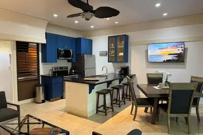 Image de Remodeled Ground Floor Beach Condo with New A/C. Kp #441, steps from the ocean!