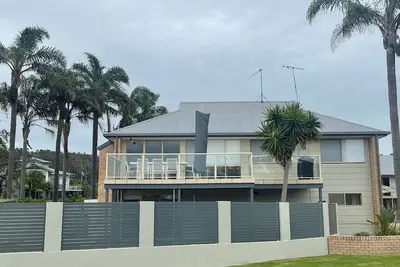 Image de Stunning Coastal Retreat - Walking distance to Beach and Cafes.