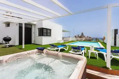 Image de Luxury Villa with Stunning Ocean & Mountain View’s