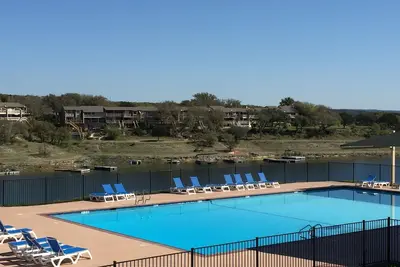 Image de On Lake Time - 3 Bed / 2. 5 Bath Pet Friendly Condo in Point Venture - All Amenities Included