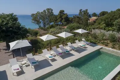 Image de Villa 4 chambres, piscine chauffée, vue mer panoramique et plage à pied