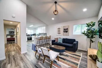 Image de Urban Chic Bungalow | Walk Dt, Sleeps 10