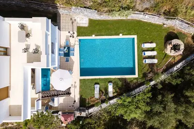 Image de Villa Eleutheria, a cozy and private retreat with an outdoor Pool and Jacuzzi.