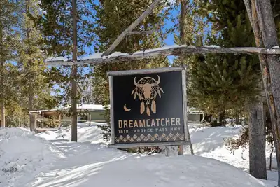 Image de Secluded home 7 minutes from Ynp- Dreamcatcher