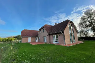 Image de Landhaus Maarweg, large for 10 people, modern furnishings, fireplace, garden