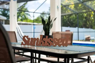 Image de Beautifully Remodeled Apollo Beach Pool Paradise! Sleeps 7!