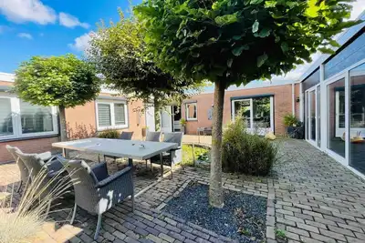 Image de Bienvenue dans notre bungalow moderne, parfait pour un séjour relaxant pouvant accueillir jusqu'à si