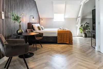 Image de La suite au deuxième étage offre un refuge confortable avec WiFi rapide et stable, etc.