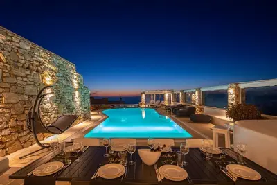 Image de Spacious villa with extra beds to accommodate up to 13 persons and private pool