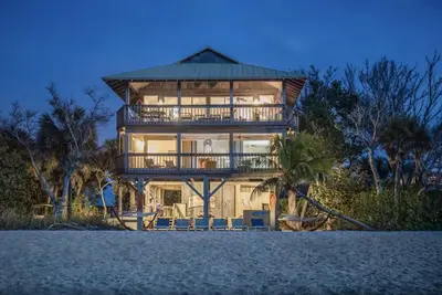 Flip Flops Beach Front house and Sand Bar. \nMajestic panoramic views and sunsets