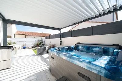 Image de L'impertinente - Maison climatisée avec jacuzzi